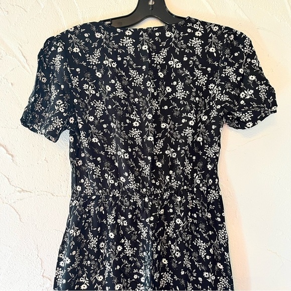 Japna V-neck Black and White Floral Romper Size Small - Picture 6 of 8